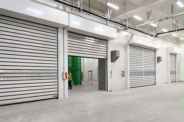 助力國(guó)產(chǎn)半導(dǎo)體行業(yè)！北方華創(chuàng)潔凈車(chē)間用西朗門(mén)業(yè)硬質(zhì)快速門(mén)